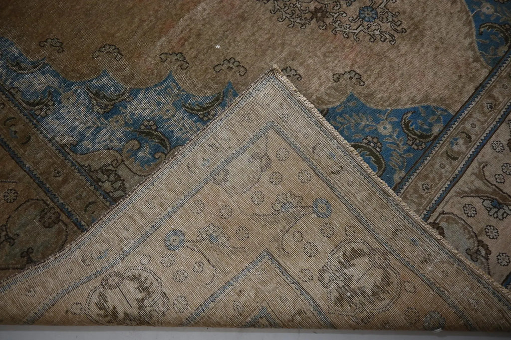 Aurelion  9’6” × 12’7”