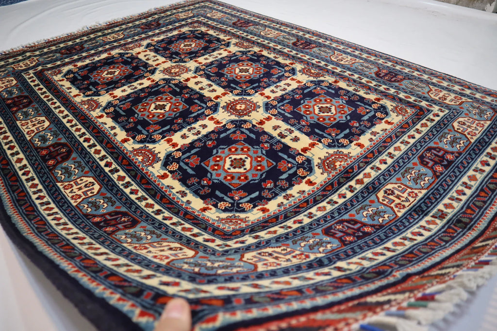 Varkash  4'11" × 6'9"