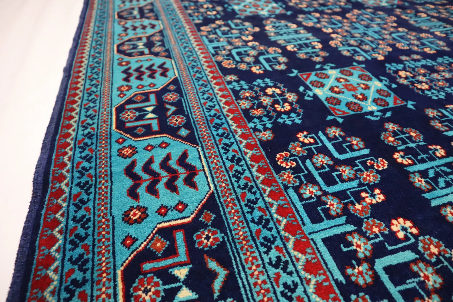 Aqvora 6'6" × 10'0"