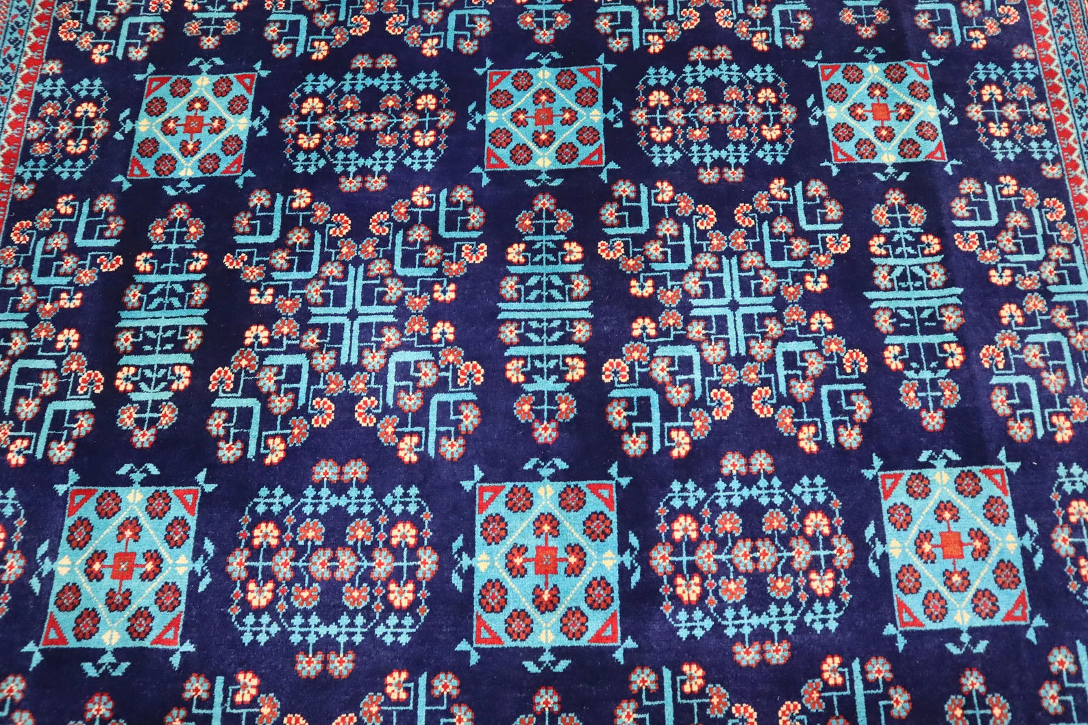 Aqvora 6'6" × 10'0"