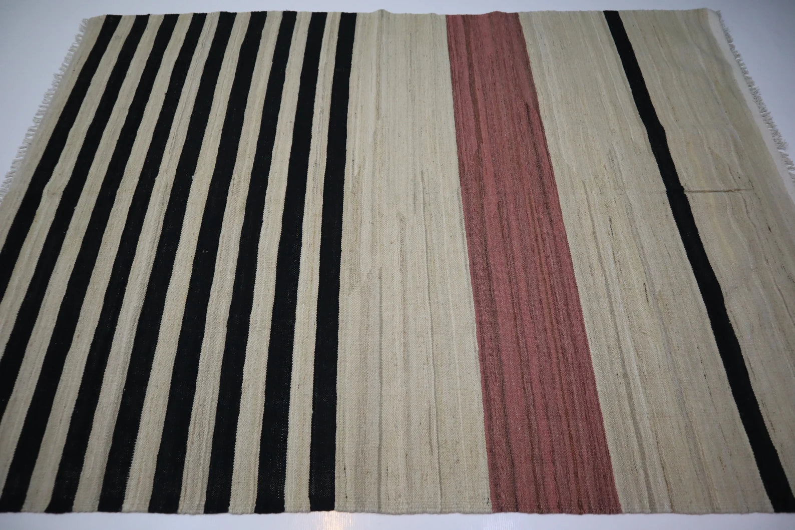 Stripea 4’11” × 6’11”