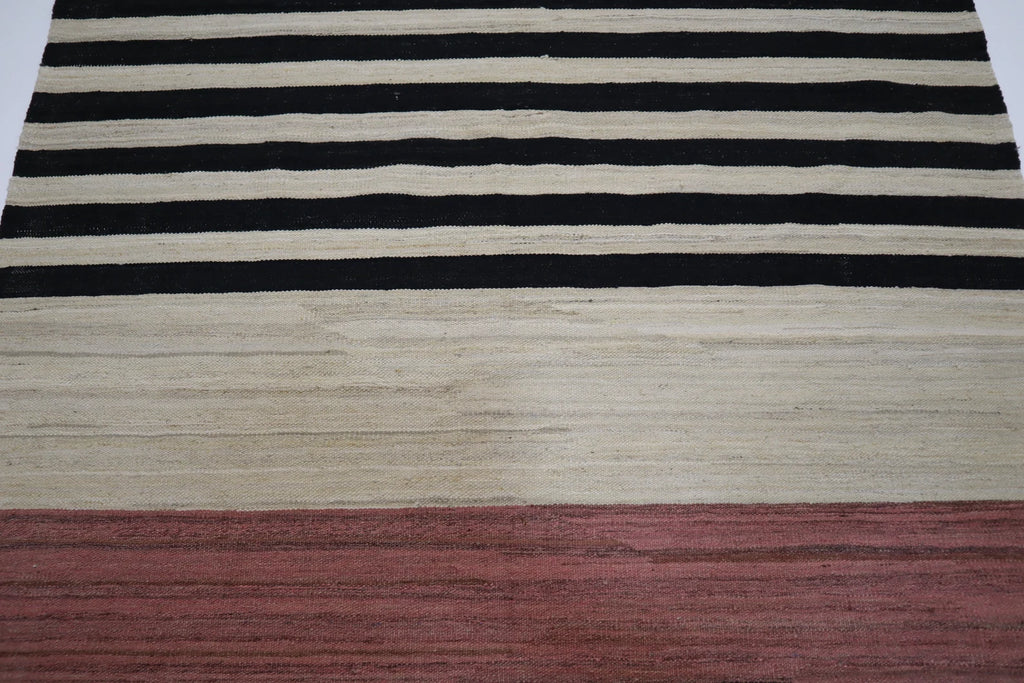 Stripea 4’11” × 6’11”