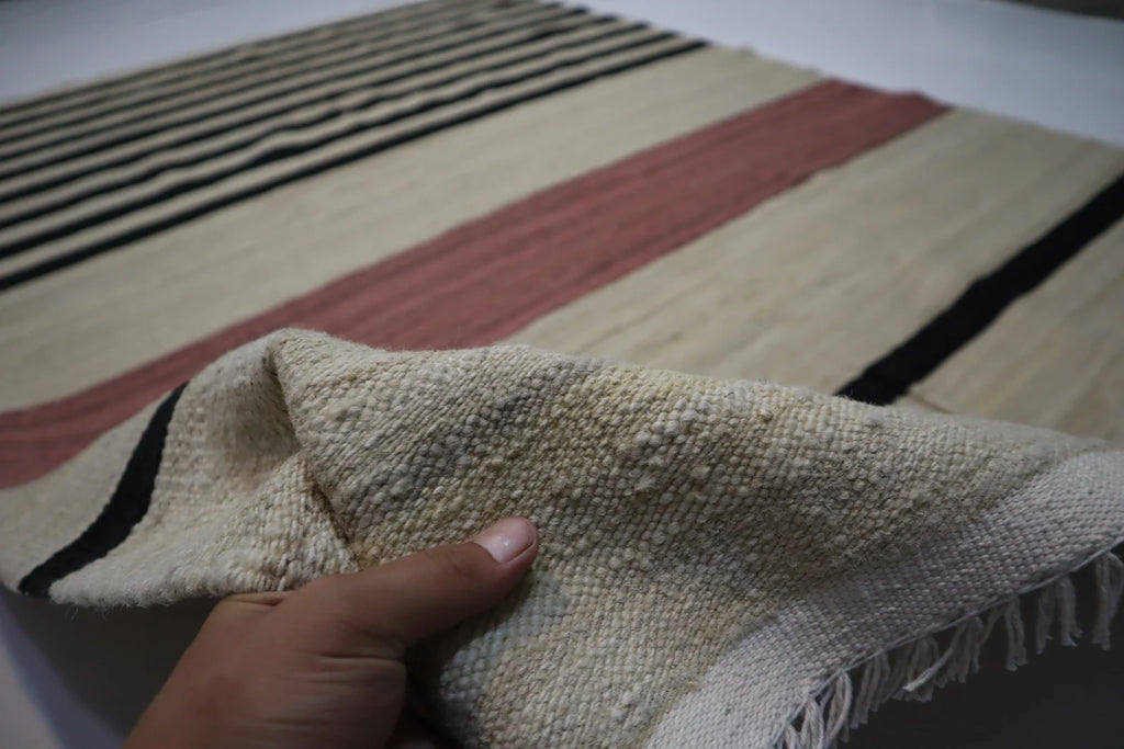 Stripea 4’11” × 6’11”