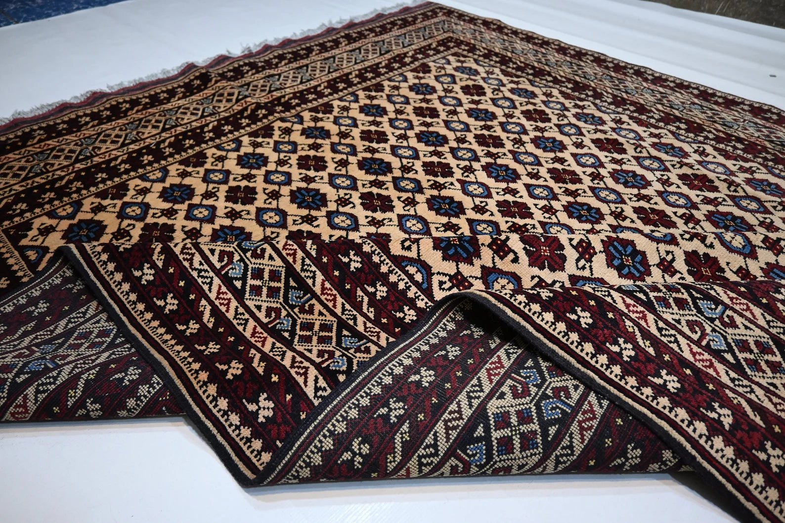 Bezhara 6'5" × 9'9"