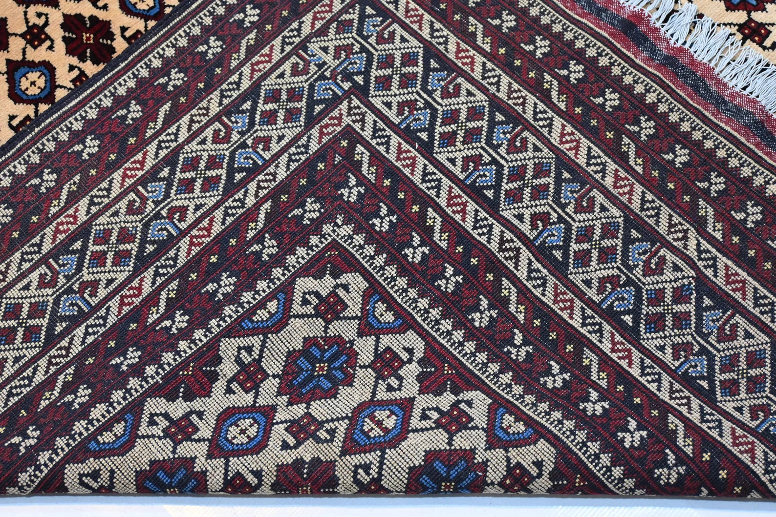 Bezhara 6'5" × 9'9"