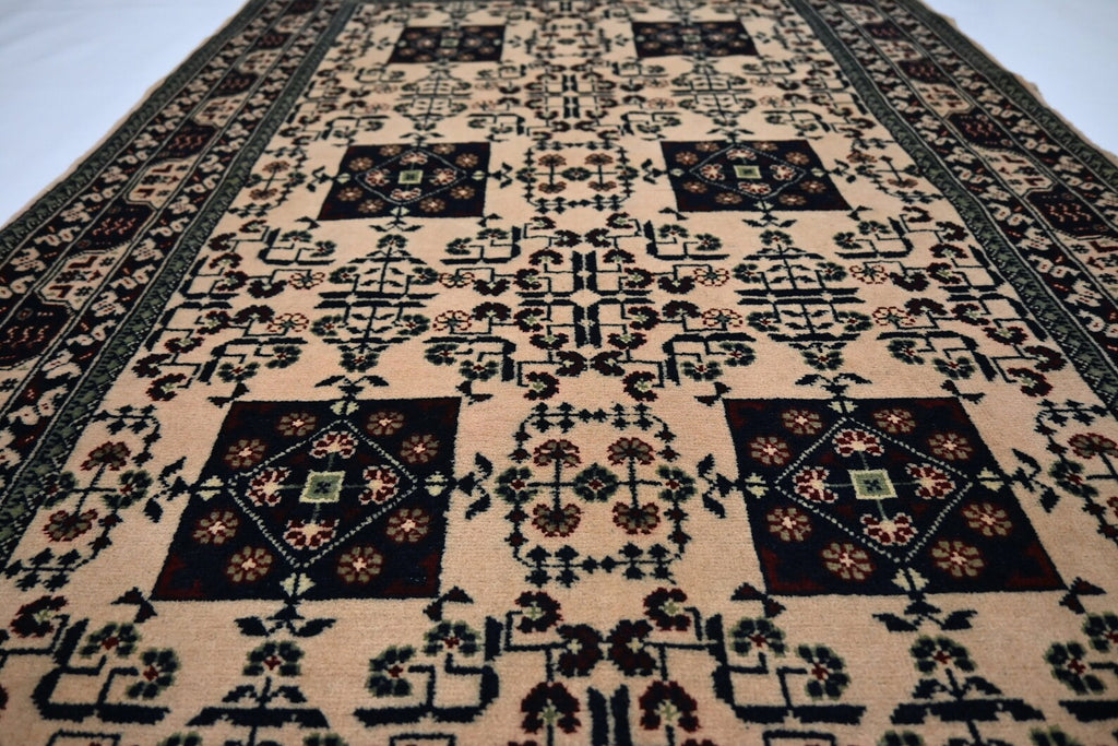 Saharaa 3’4” × 5’1”