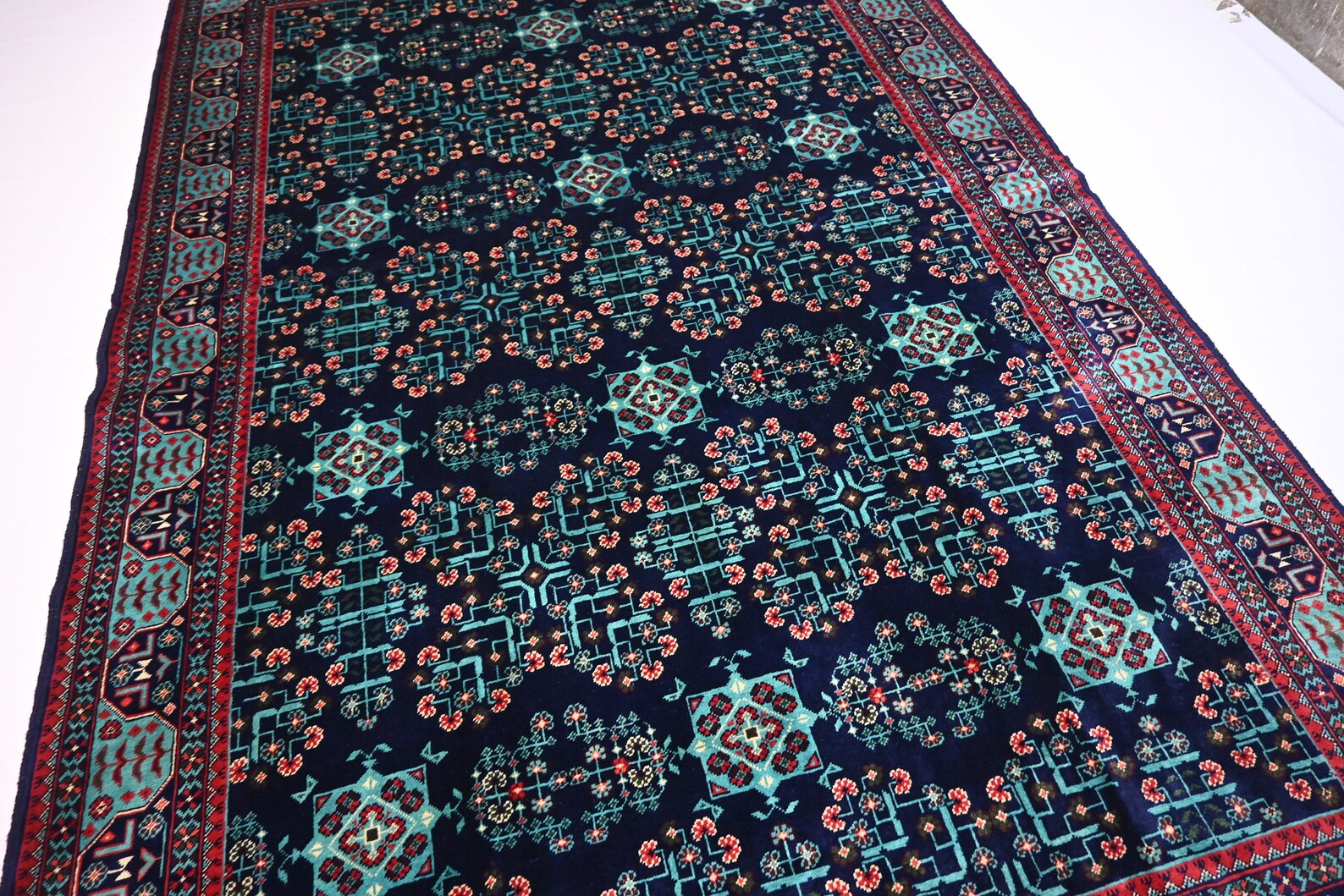 Navaar  6'5" × 10'0"