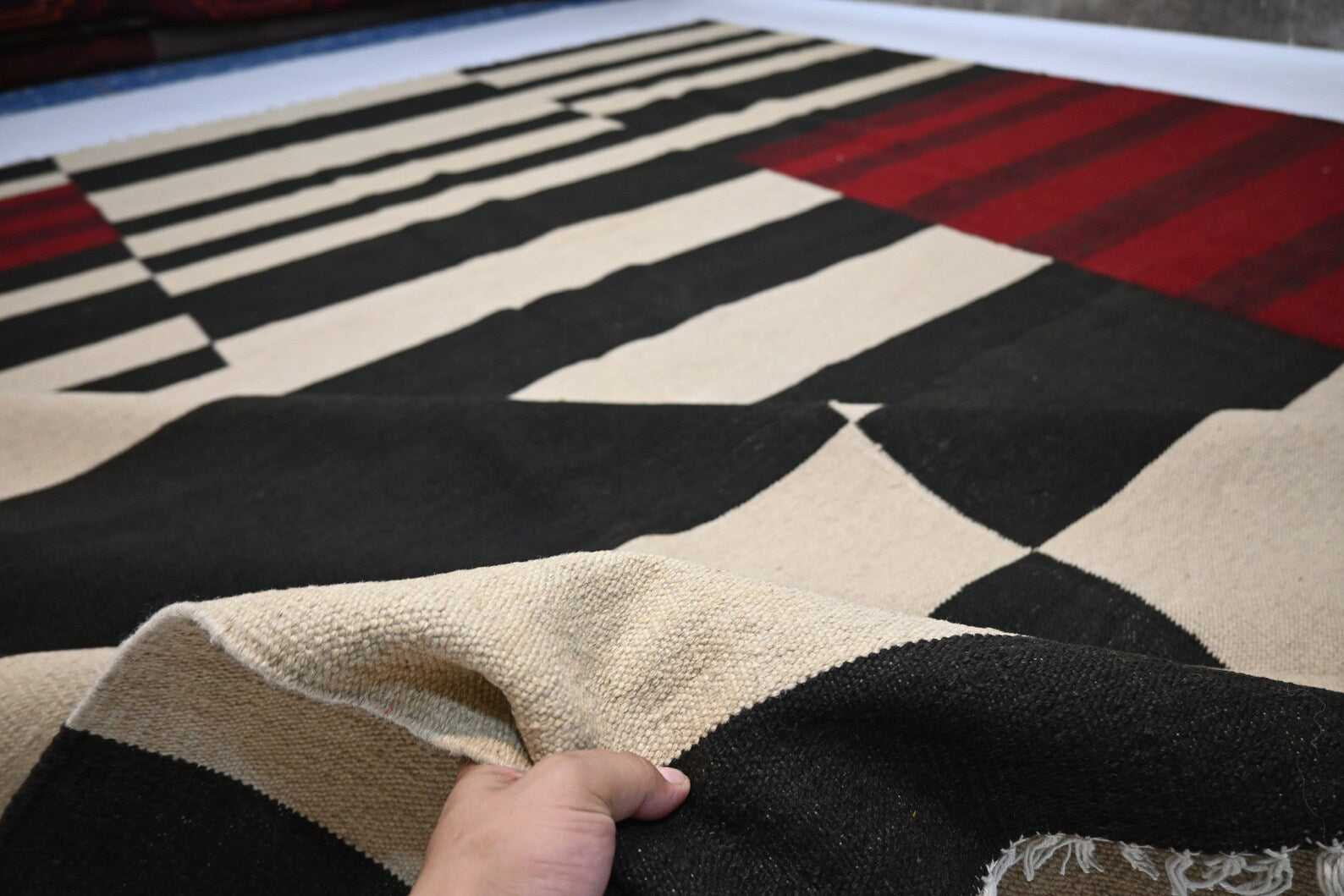 Stravik 8'3" × 9'10"