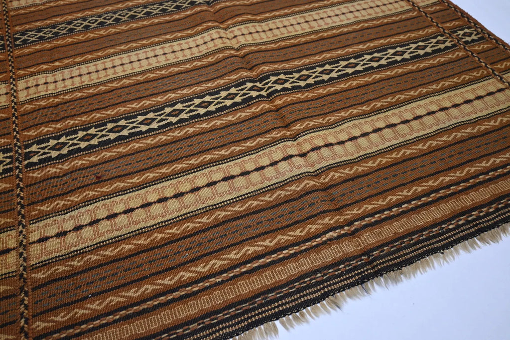 Zarqah  4'10" × 6'8"