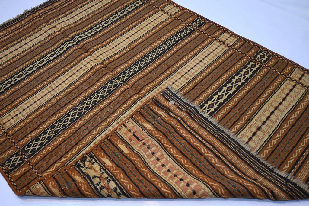 Zarqah  4'10" × 6'8"