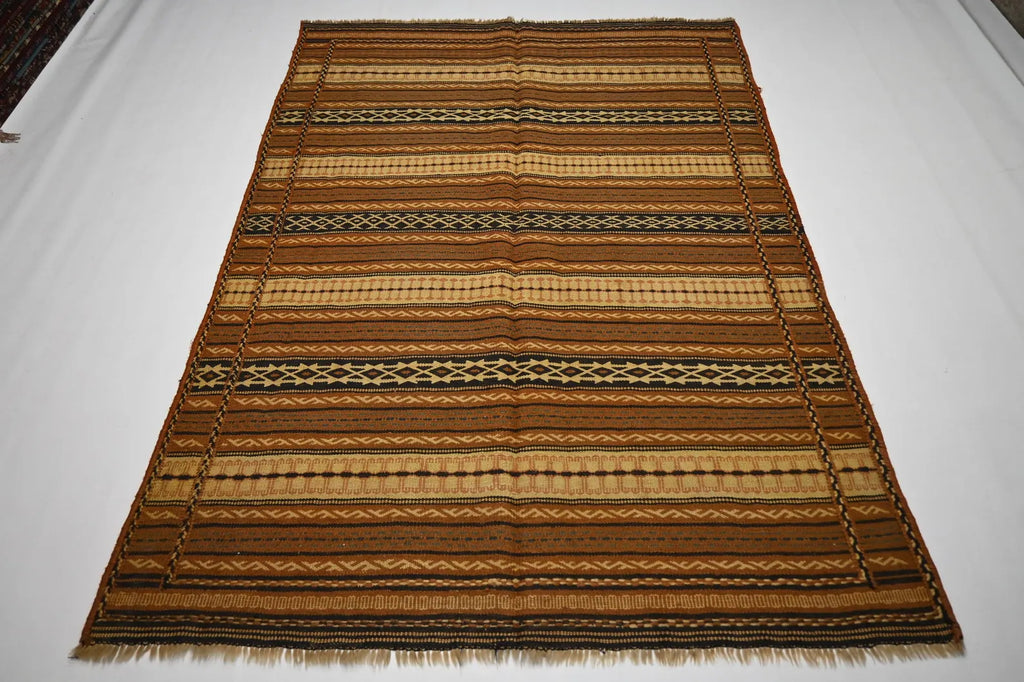 Zarqah  4'10" × 6'8"