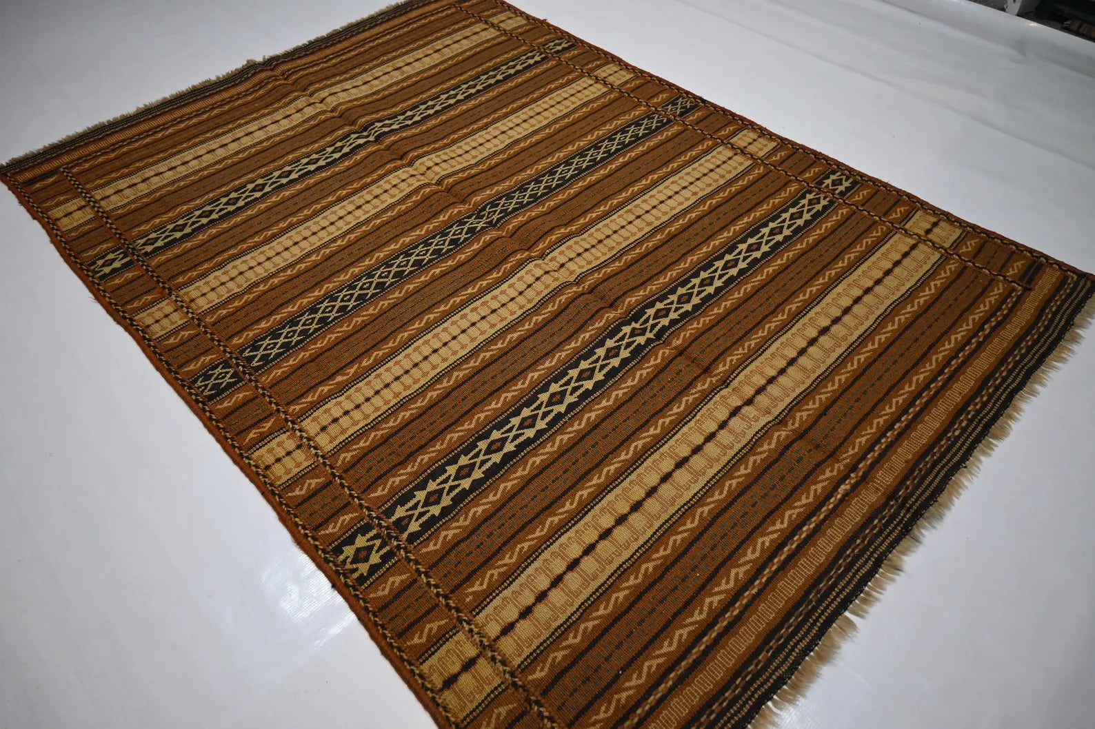 Zarqah  4'10" × 6'8"