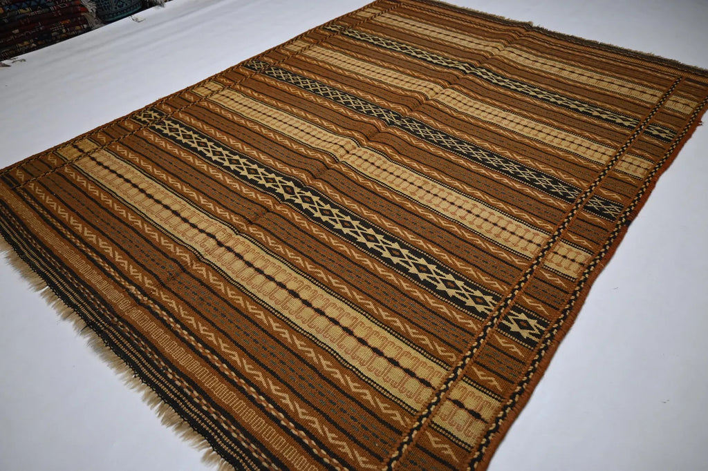 Zarqah  4'10" × 6'8"