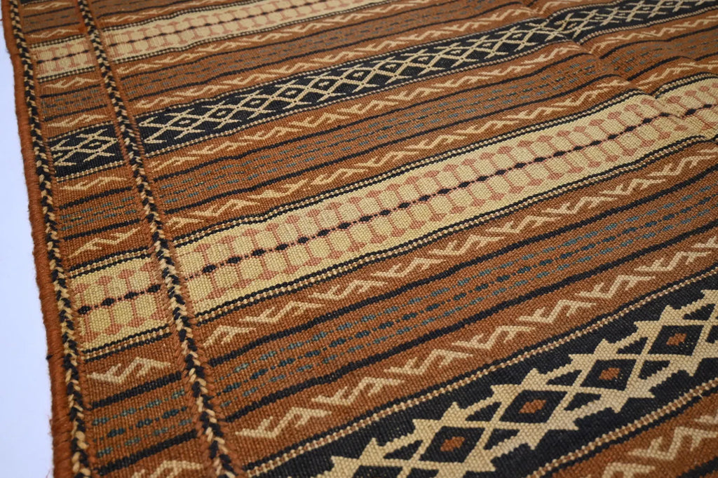 Zarqah  4'10" × 6'8"