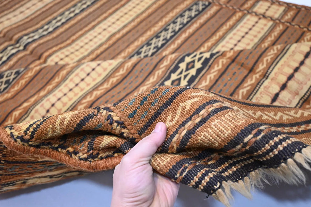 Zarqah  4'10" × 6'8"