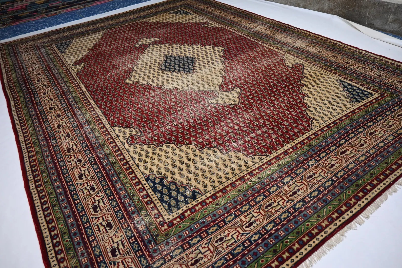 Marvion  8’1” × 10’10”