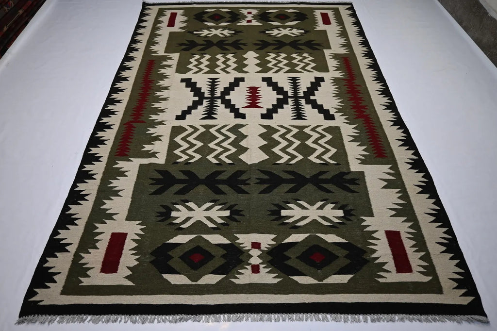 Olvarka 5'7" × 8'2"