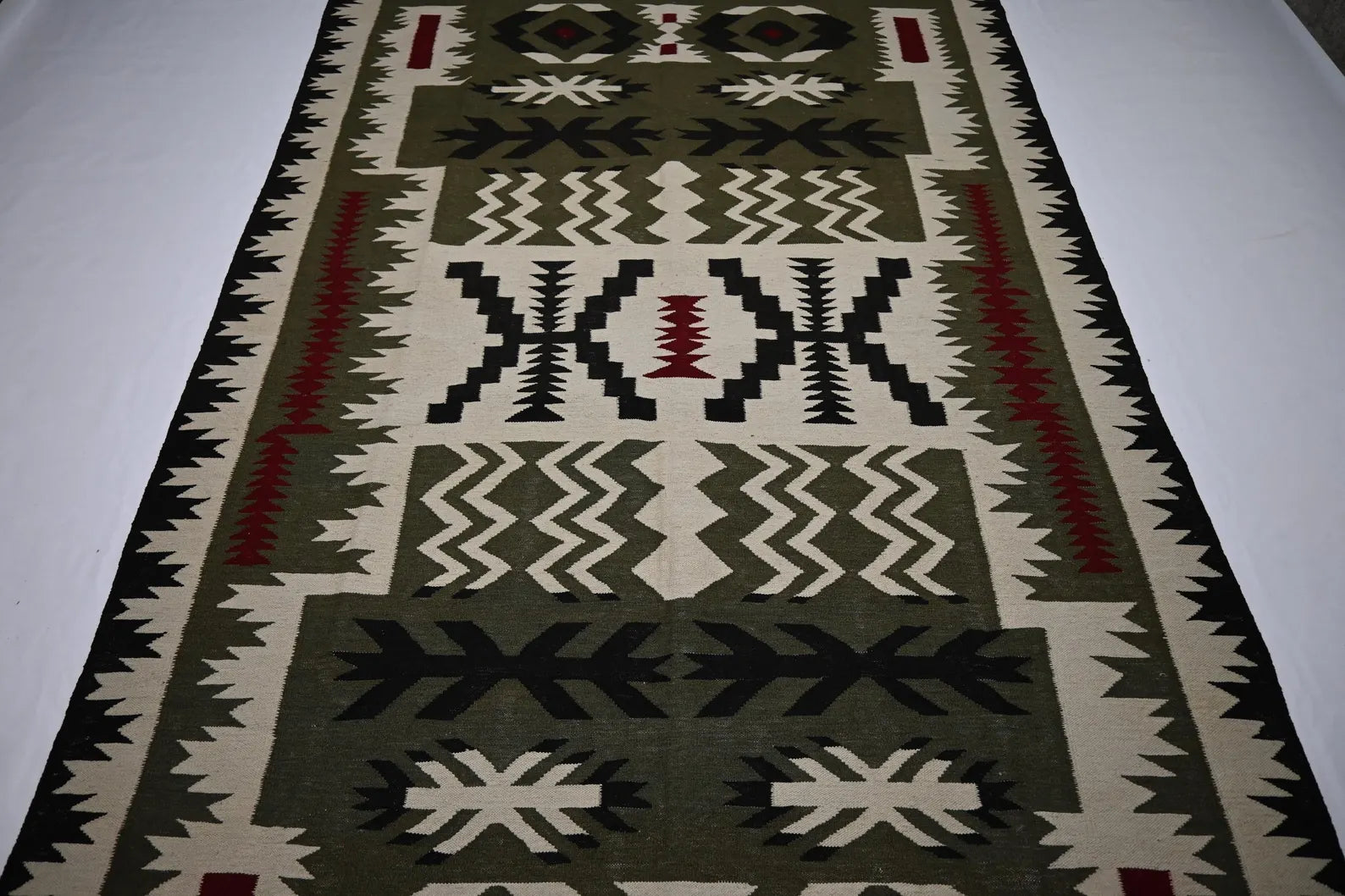 Olvarka 5'7" × 8'2"