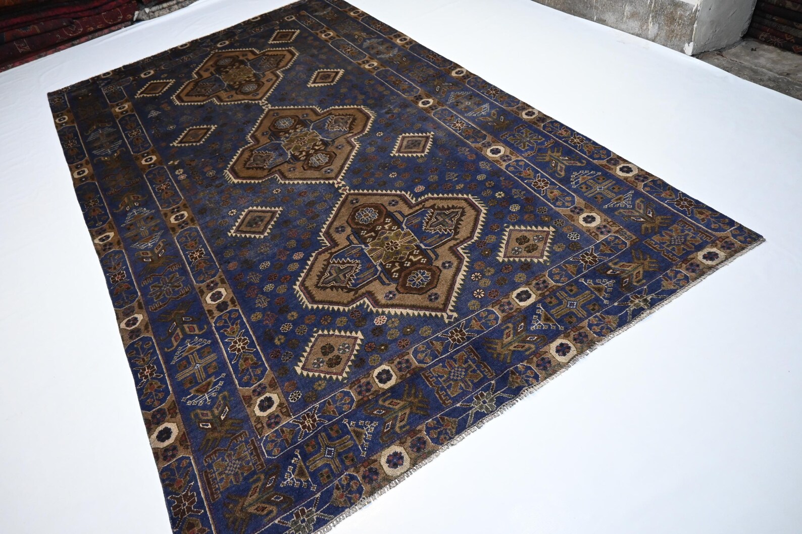 Azmir 5’10” × 9’9”