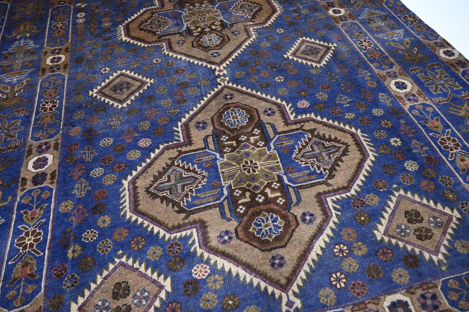 Azmir 5’10” × 9’9”