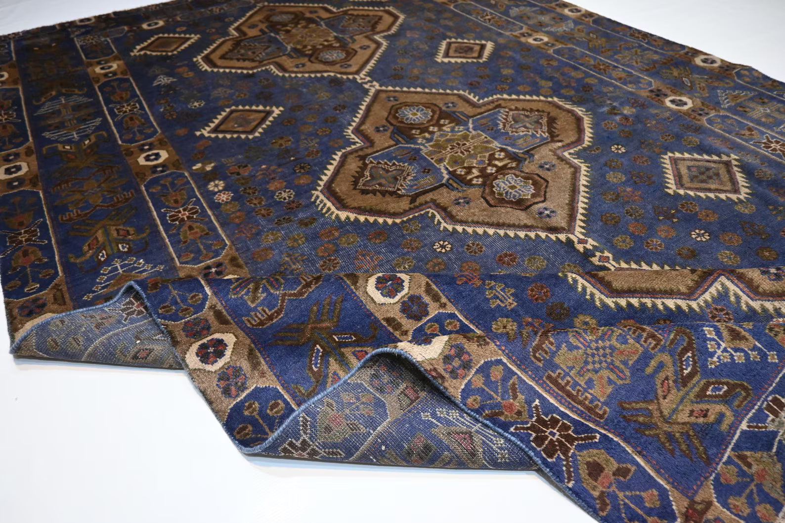 Azmir 5’10” × 9’9”