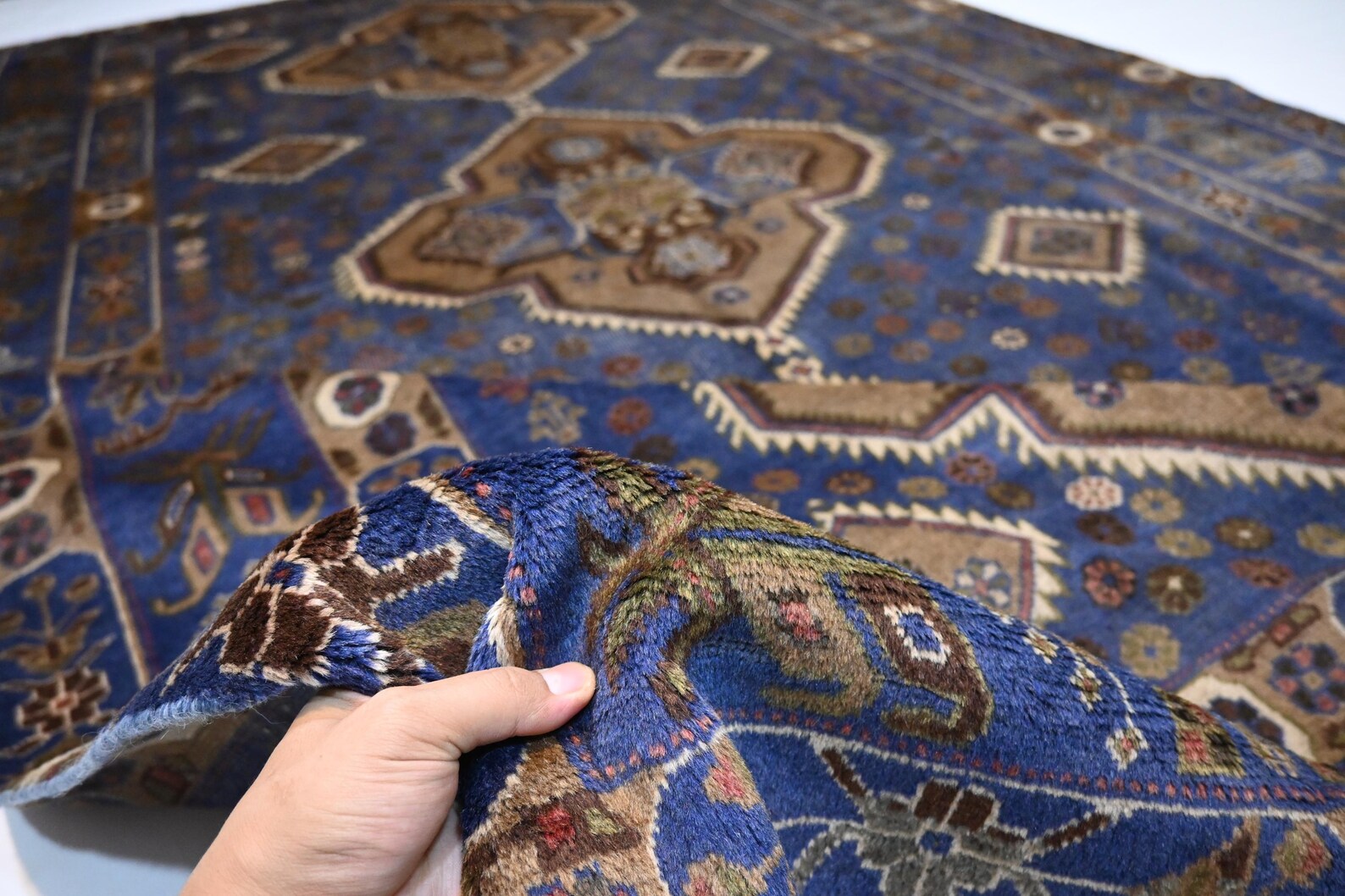 Azmir 5’10” × 9’9”