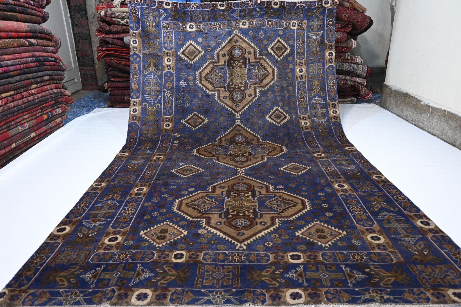 Azmir 5’10” × 9’9”