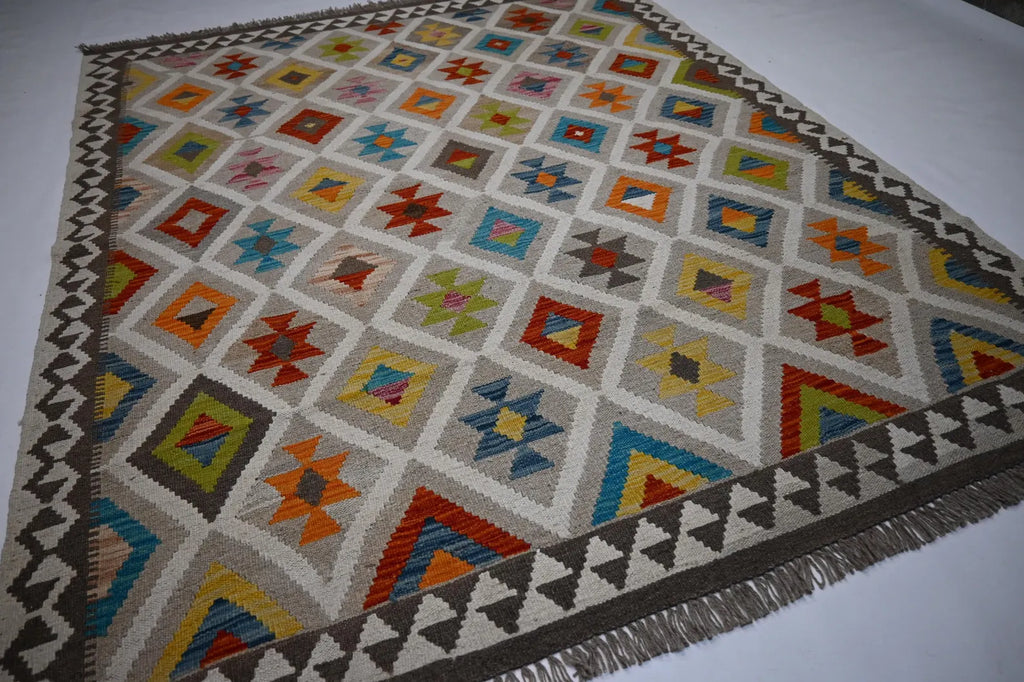 Kalvani  5’6” × 6’7”