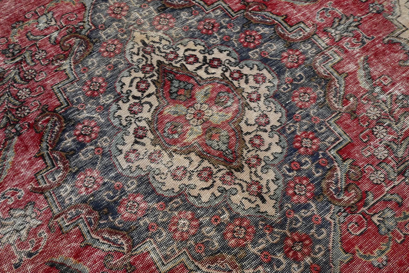 Crivorn 10’7” × 12’11”