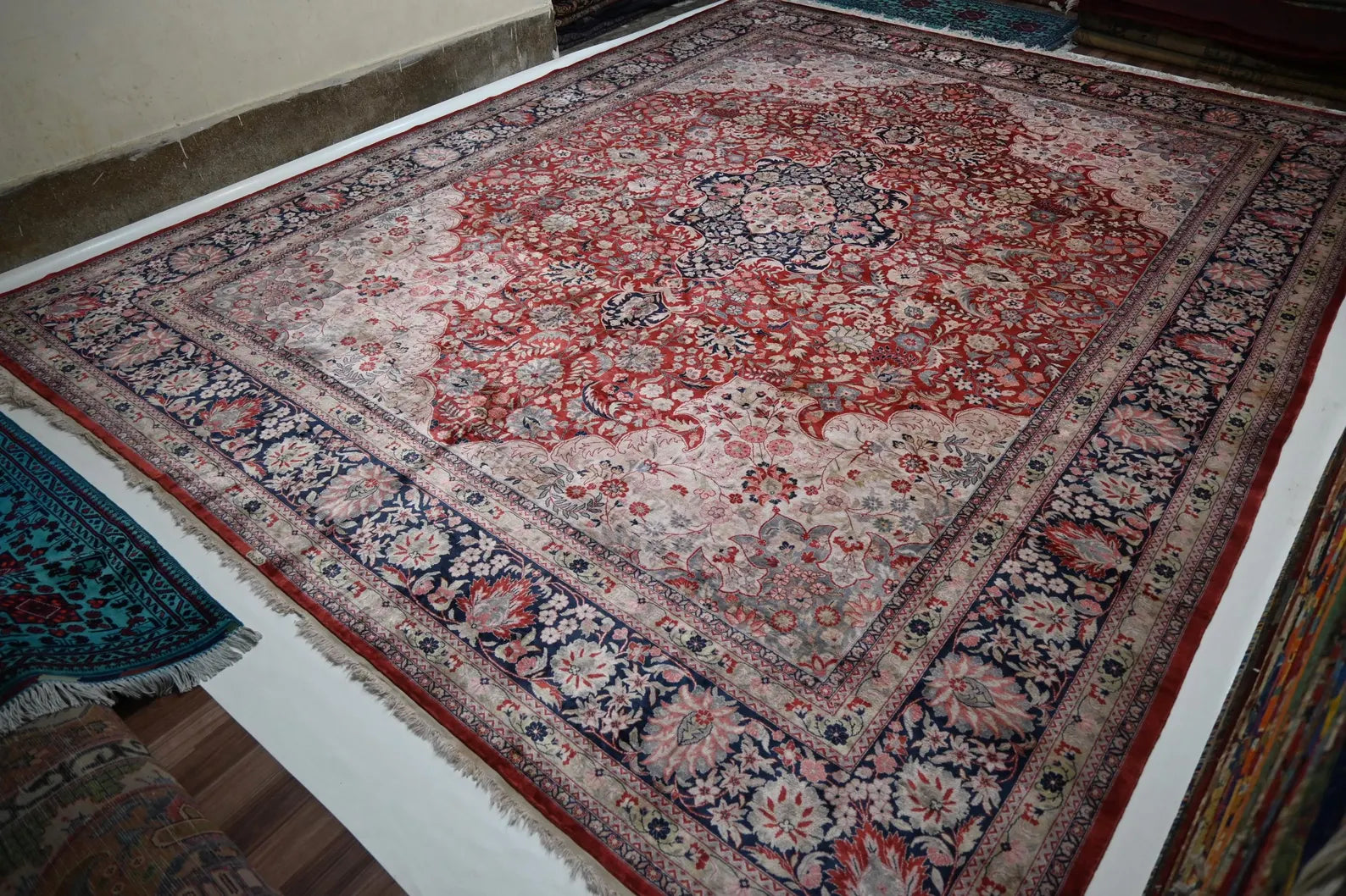 Florentis 9’11” × 12’10”