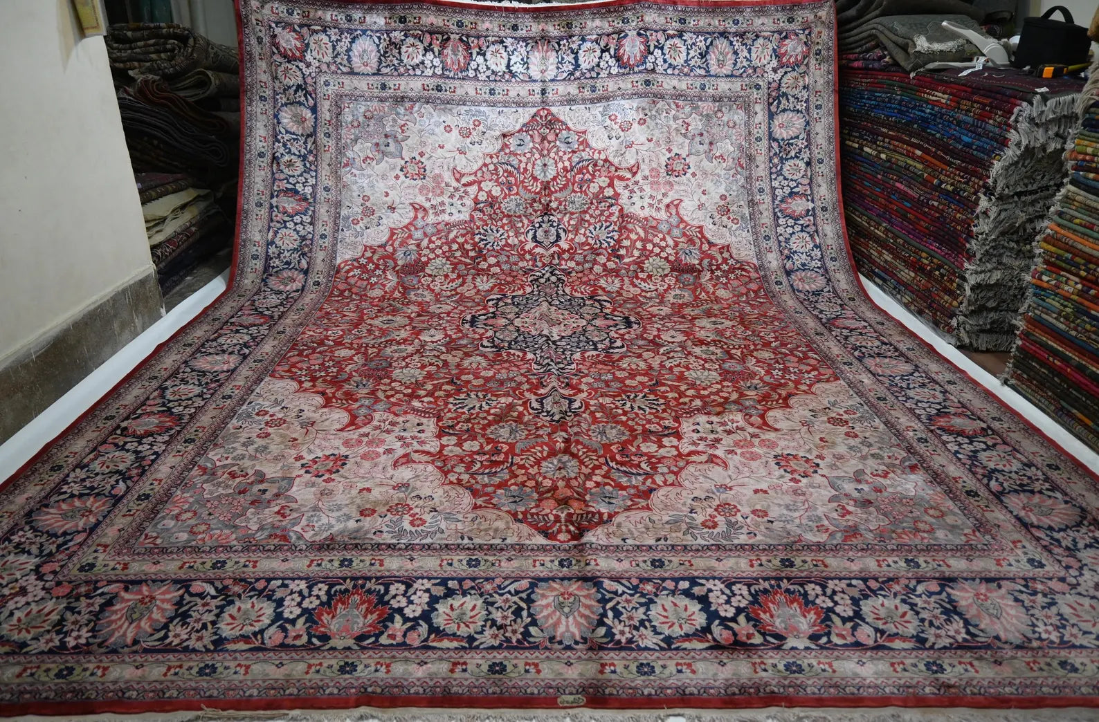 Florentis 9’11” × 12’10”