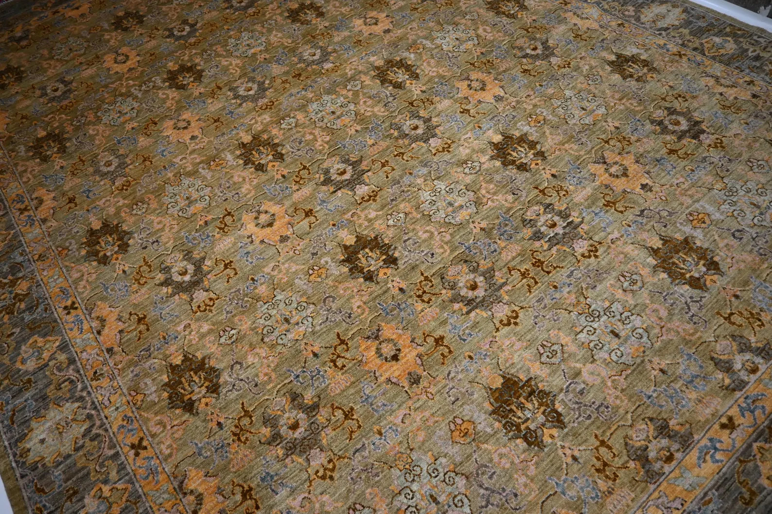 Solmarin 10'2" × 13'9"