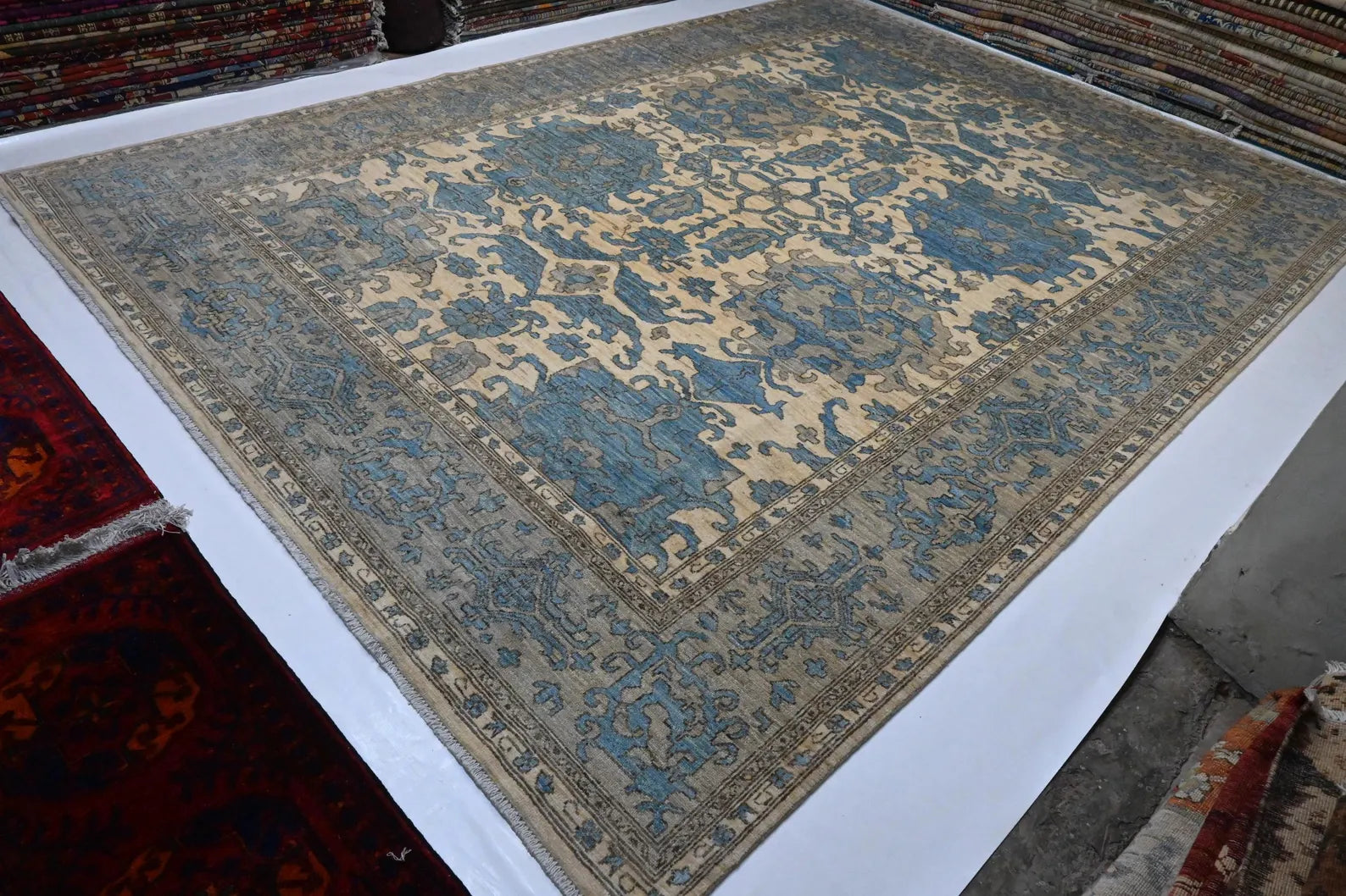 Selvir 8’10” × 12’2”