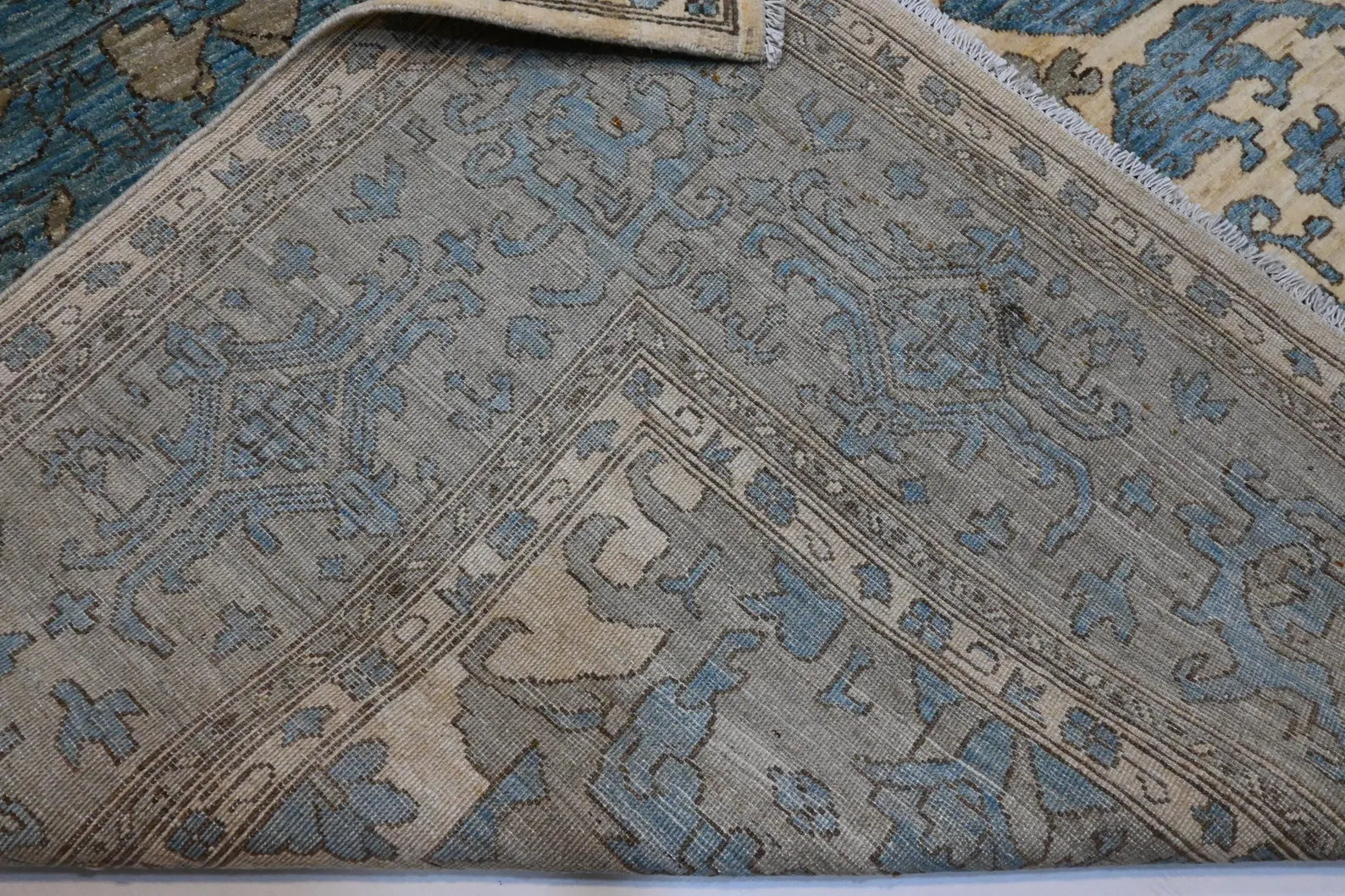 Selvir 8’10” × 12’2”