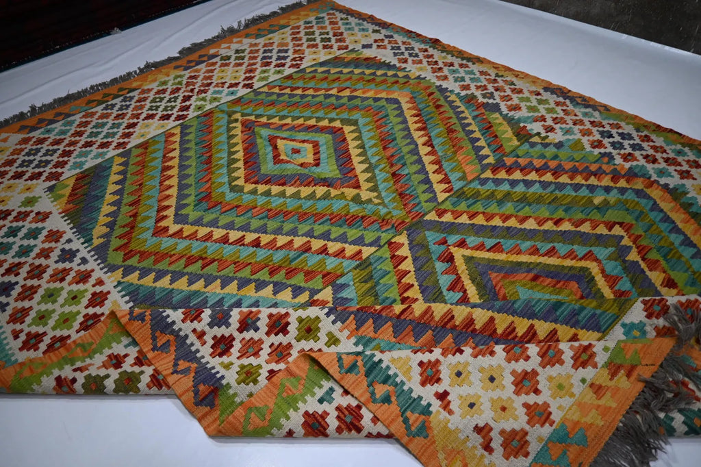 Merava 6’8” × 9’2”