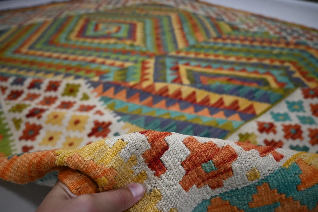 Merava 6’8” × 9’2”