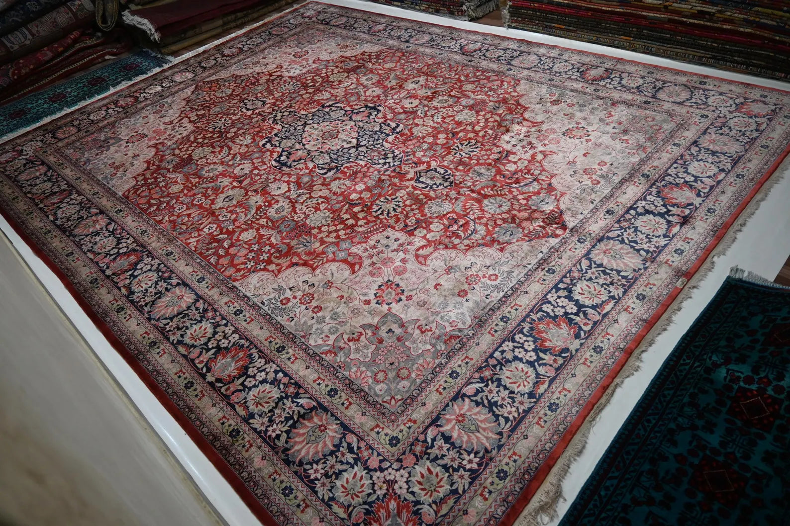 Florentis 9’11” × 12’10”