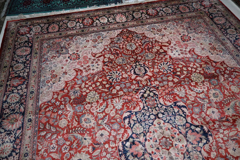 Florentis 9’11” × 12’10”