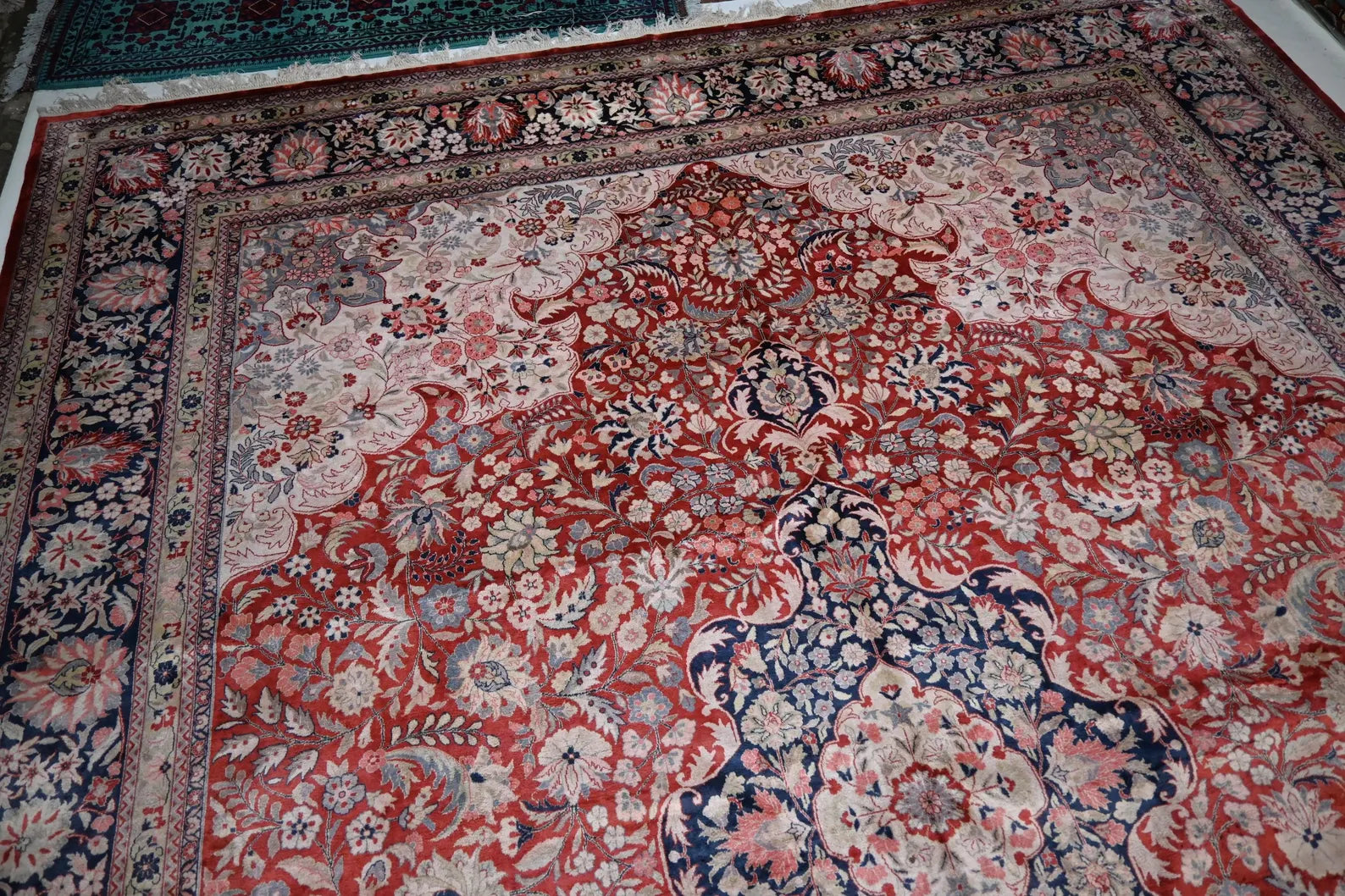 Florentis 9’11” × 12’10”