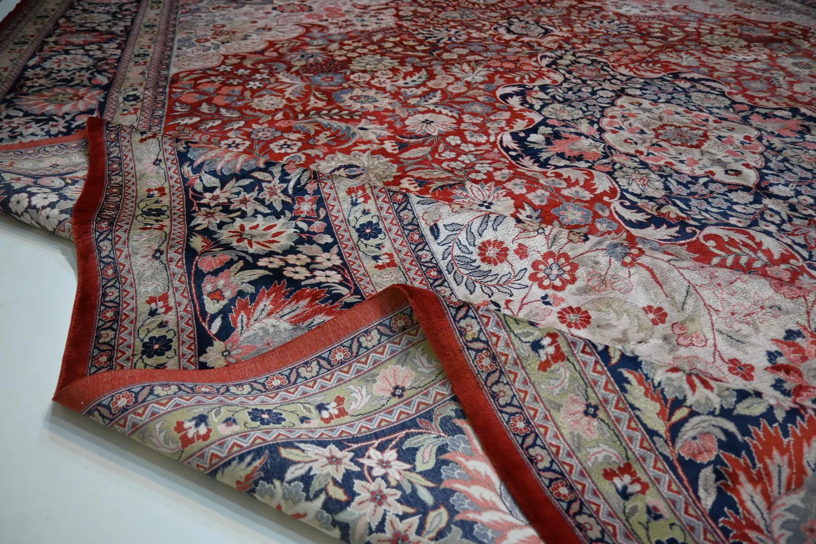 Florentis 9’11” × 12’10”