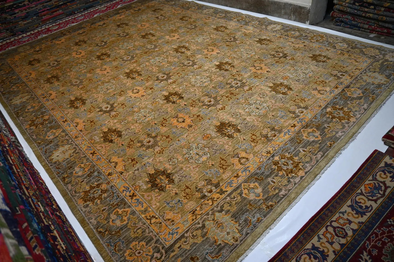 Solmarin 10'2" × 13'9"