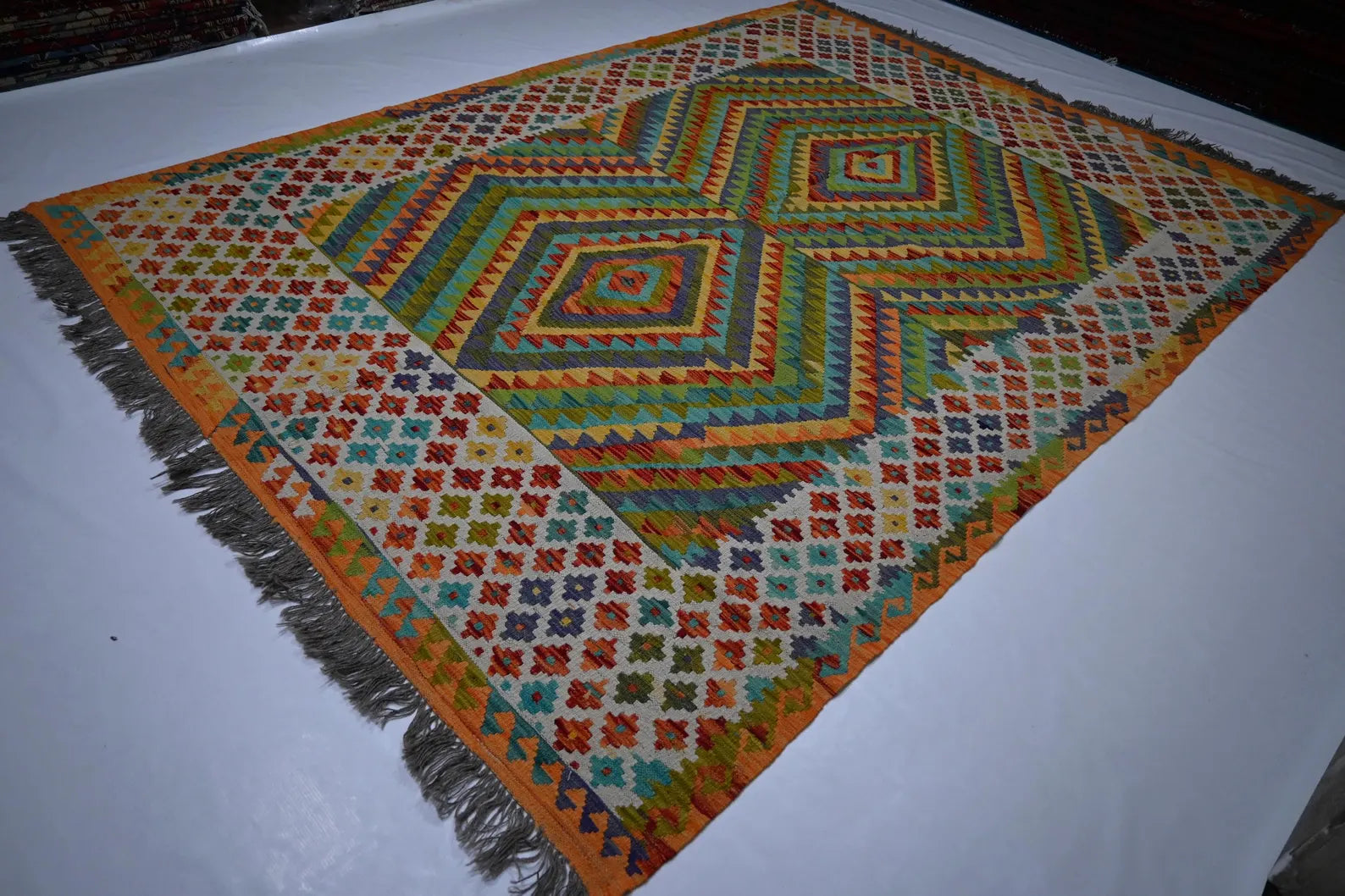 Merava 6’8” × 9’2”