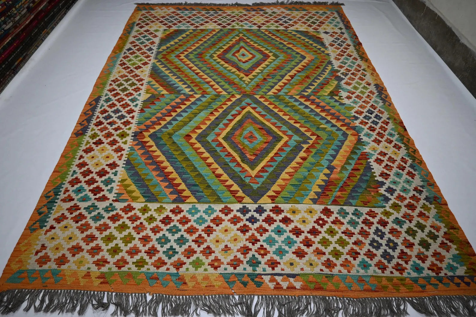 Merava 6’8” × 9’2”