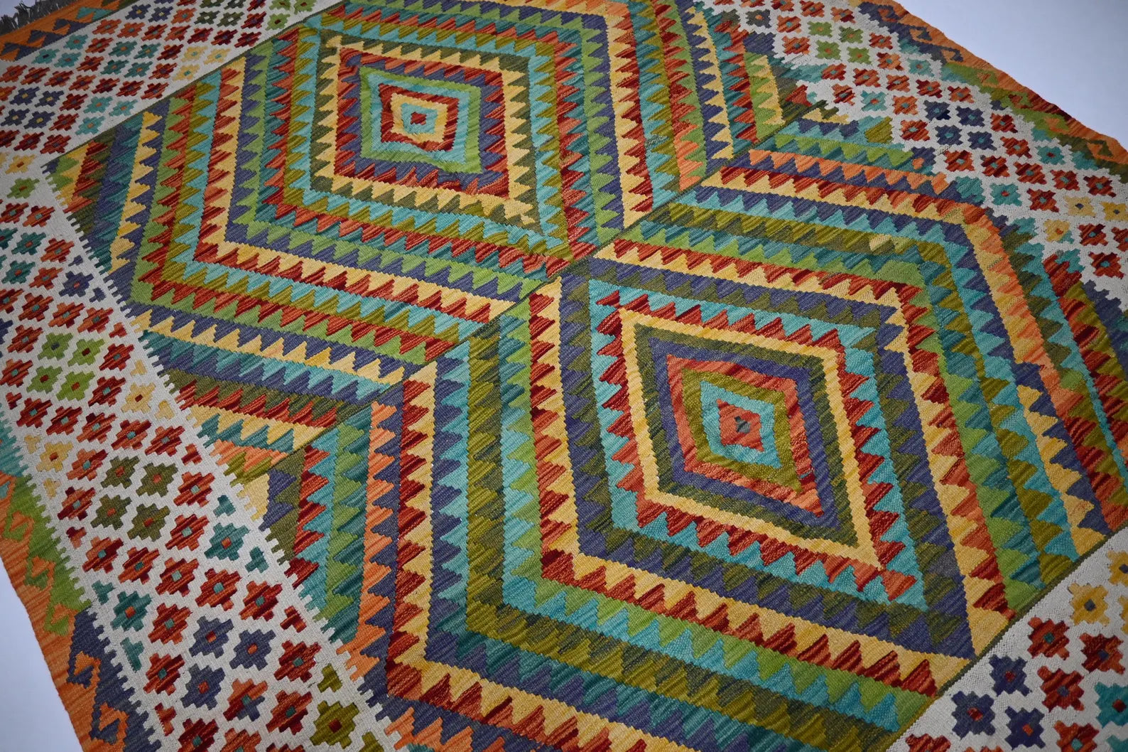 Merava 6’8” × 9’2”