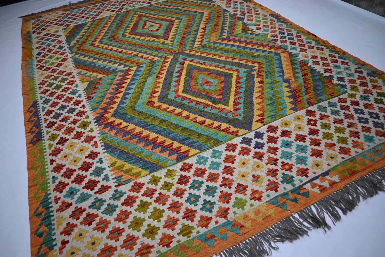 Merava 6’8” × 9’2”