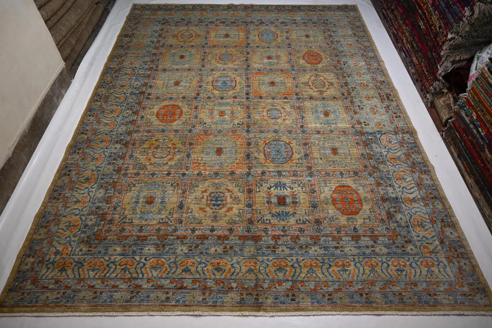 Aurevia  9'0" × 11'9"