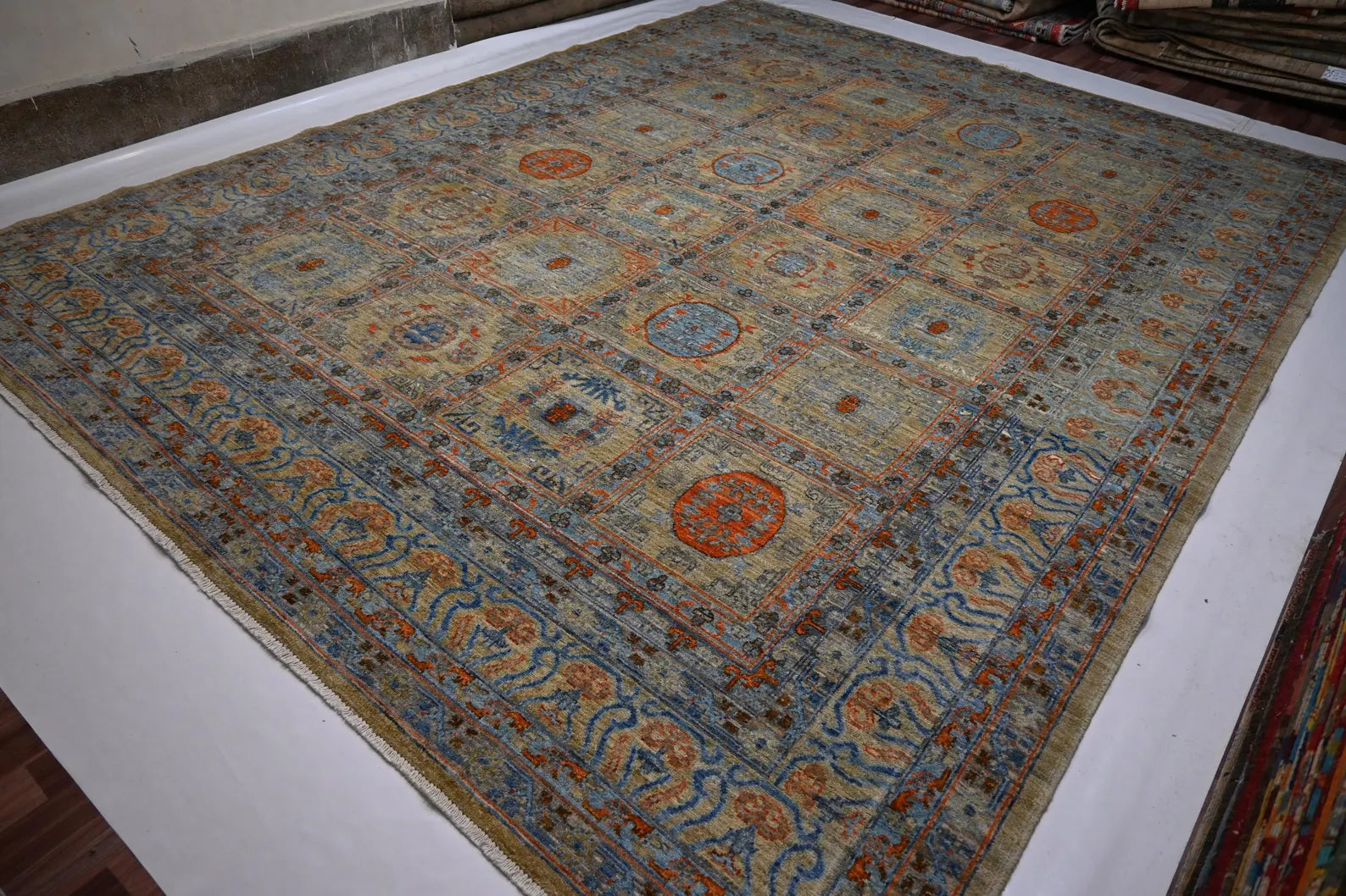 Aurevia  9'0" × 11'9"