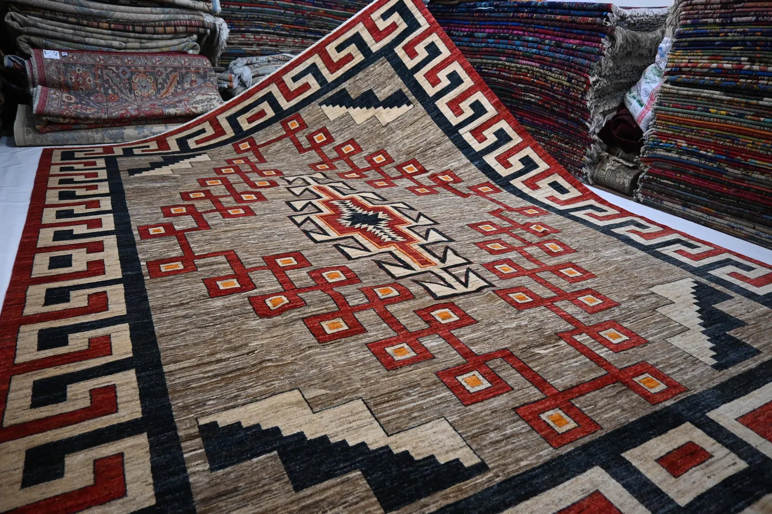 Varros 9’0” × 12’2”