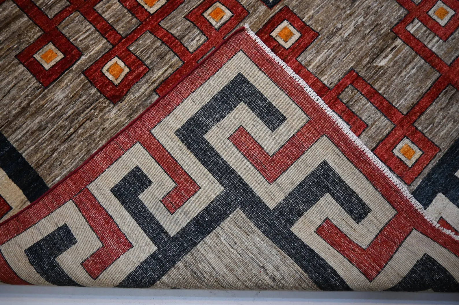 Varros 9’0” × 12’2”