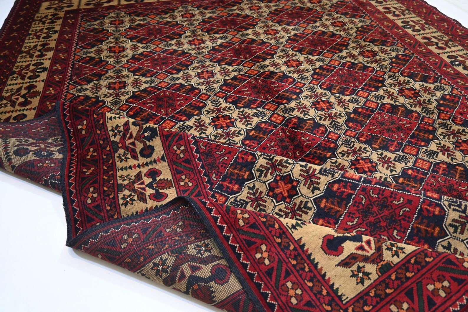 Zarven  6’6” × 10’3”